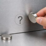Haften Neodym-Magnete an Edelstahl?